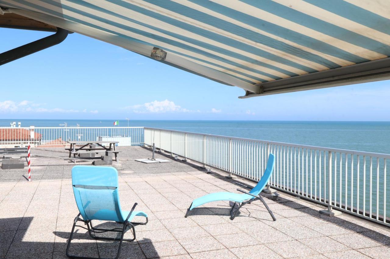 Penthouse Attico Mara Apartment กาออร์เล ภายนอก รูปภาพ