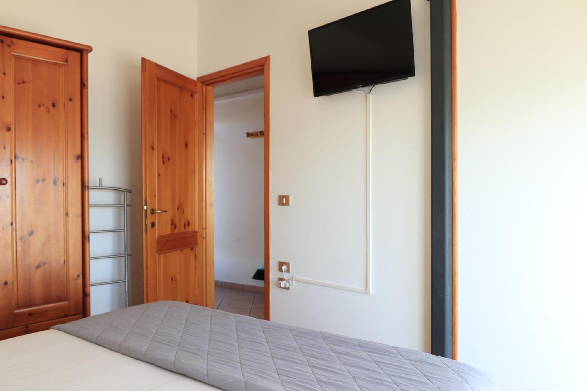 Penthouse Attico Mara Apartment กาออร์เล ภายนอก รูปภาพ