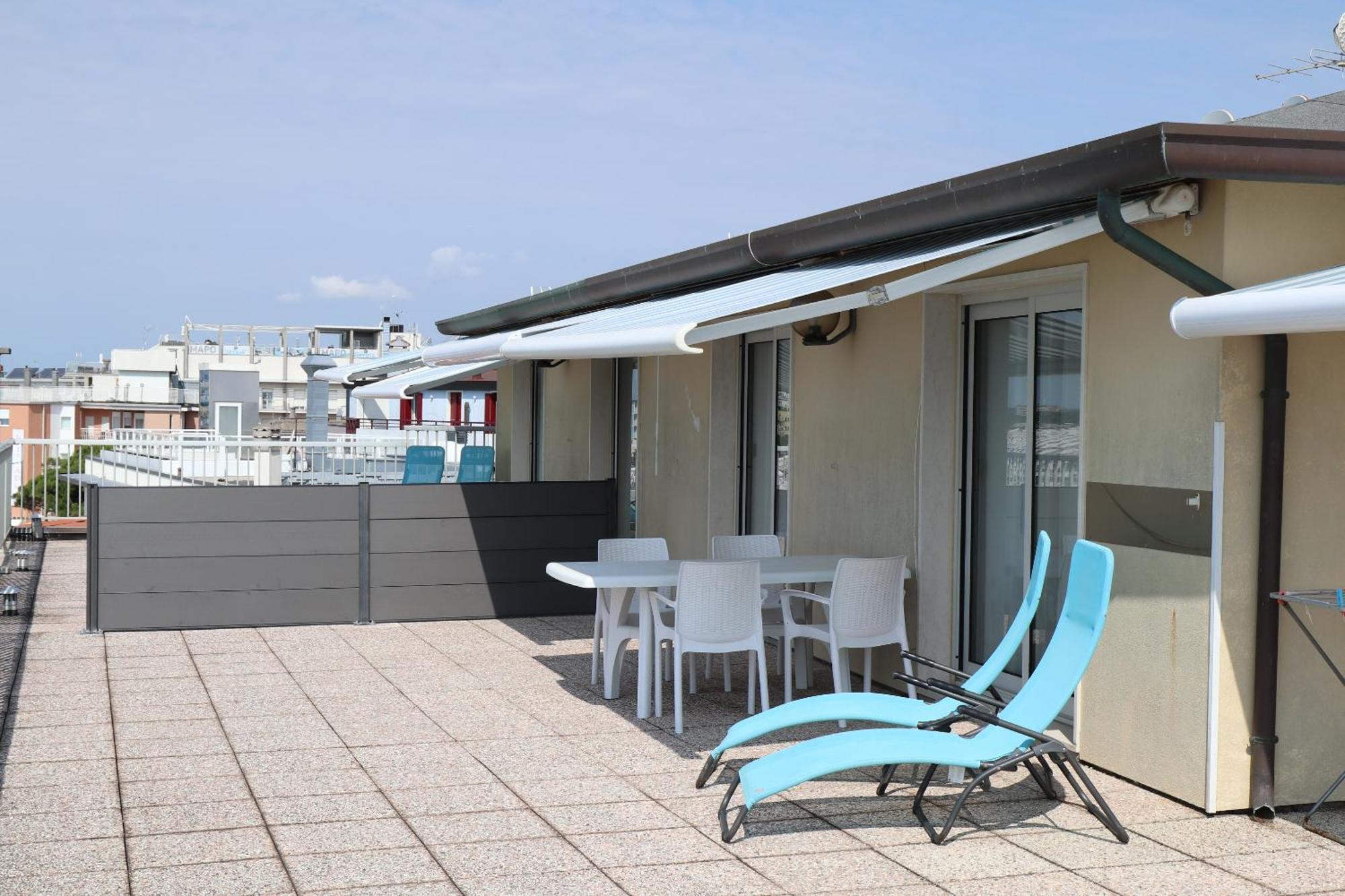 Penthouse Attico Mara Apartment กาออร์เล ภายนอก รูปภาพ