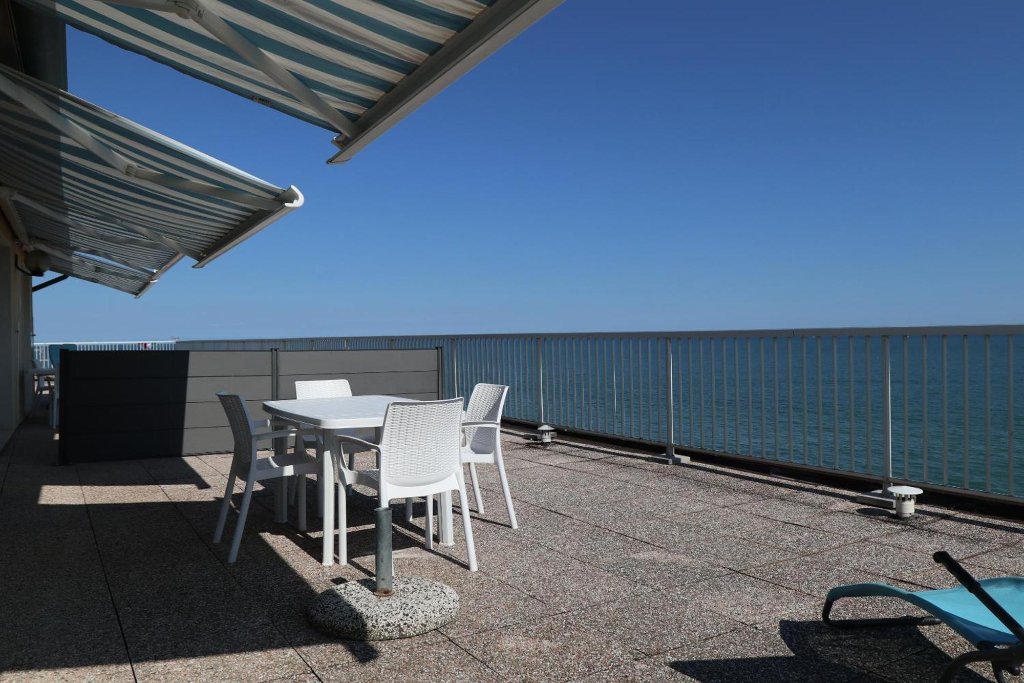 Penthouse Attico Mara Apartment กาออร์เล ภายนอก รูปภาพ