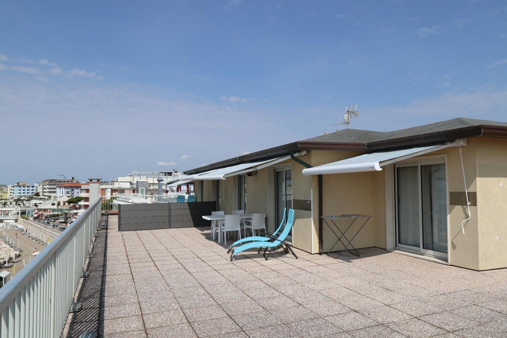Penthouse Attico Mara Apartment กาออร์เล ภายนอก รูปภาพ